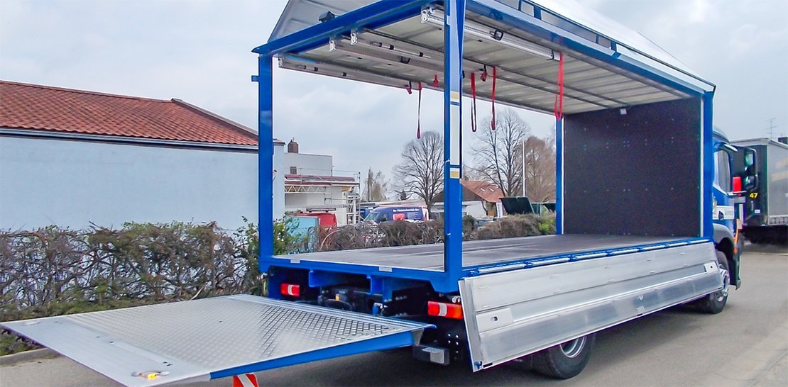 ZeBu Fahrzeugbau - Überdachausführung mit Ladebordwand Getränkeaufbauten ZeBu Fahrzeugbau