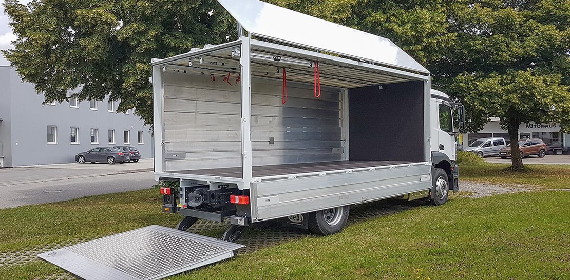 ZeBu Fahrzeugbau - Überdachausführung mit Ladebordwand Getränkeaufbau ZeBu Fahrzeugbau