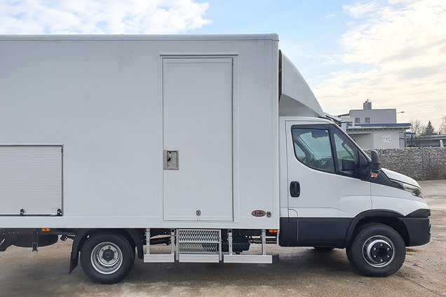 Plywoodkofferaufbau ZeBu Fahrzeugbau