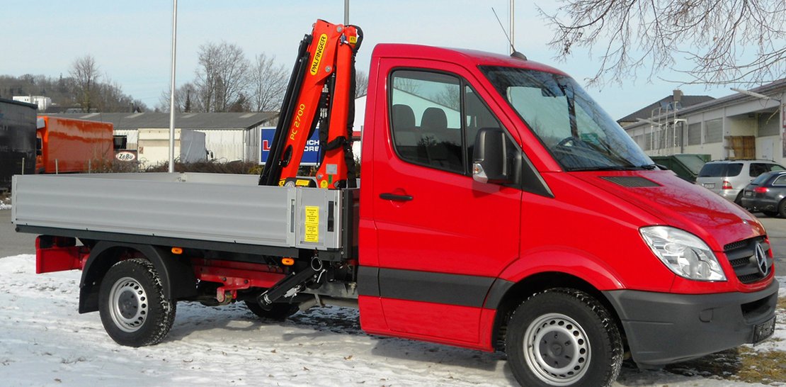 Pritschenaufbau mit PALFINGER Ladekran