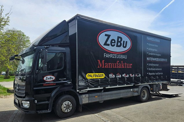 Mercedes-Benz ATEGO Planenaufbau mit Ladebordwand zum Mieten